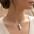 Gedenkwaardig Zilveren Gedraaide Ashanger met Kristallen | Gedenkwaardig Silver twisted ash pendant with crystals