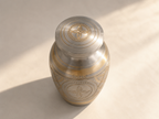 Gedenkwaardig Dierenurn Celeste goud-zilver | Gedenkwaardig Celeste gold-silver pet urn