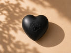 Gedenkwaardig Dierenurn Mira antraciet hart zilveren pootje | Gedenkwaardig Mira anthracite heart silver paw pet urn