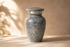 Gedenkwaardig Mini-urn steenlook zwart-wit Silven | Gedenkwaardig Silven black-white stone mini urn
