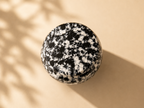 Gedenkwaardig Spikkelsteen mini urn | Gedenkwaardig Speckled stone mini urn