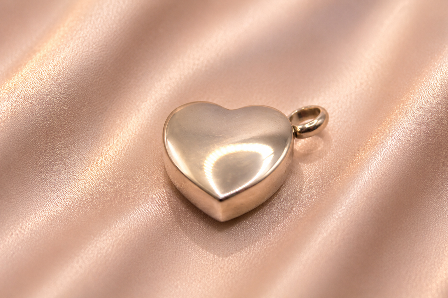 Classic Heart Ash Pendant Silver