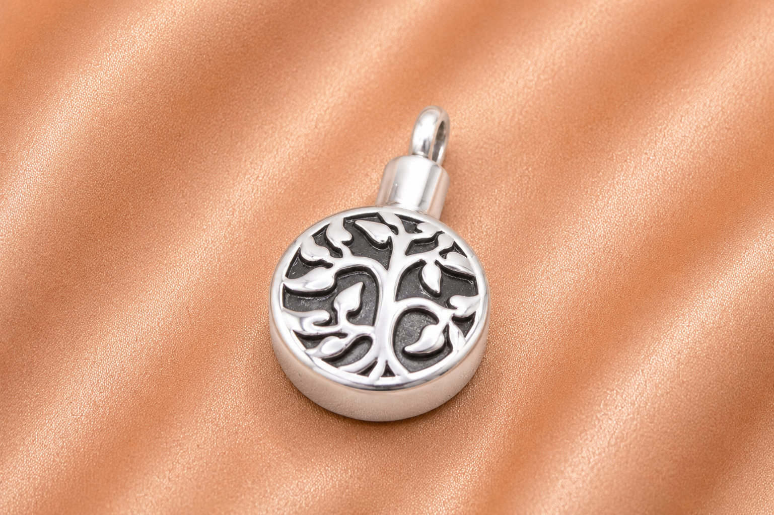 Hartvormige Ashanger Zilver met Witte Steen