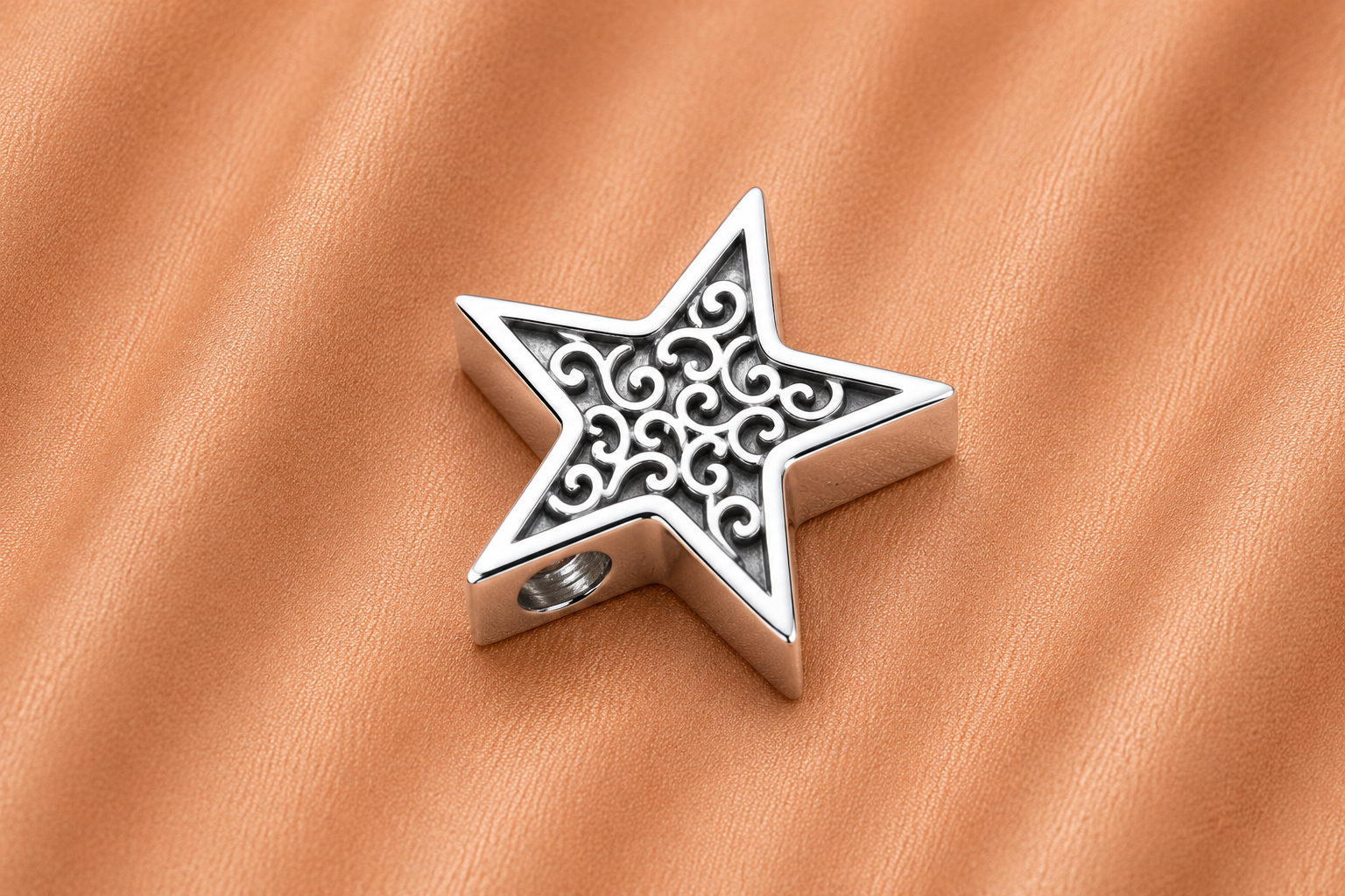 Stervormige Ashanger Zilver met Sierpatroon