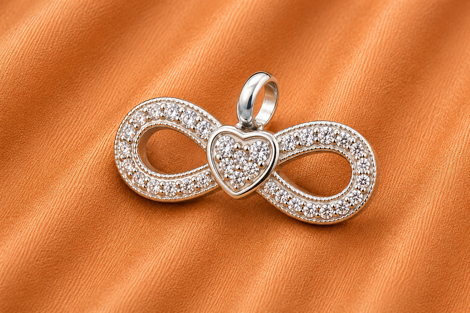 Infinity Hart Ashanger met Kristallen Zilver