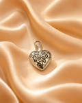 Zilveren Hart Ashanger met Sierlijk Ornamentdesign