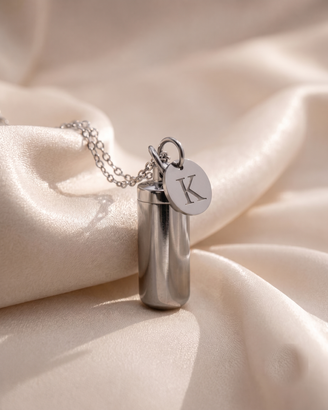 Initial necklace silver K