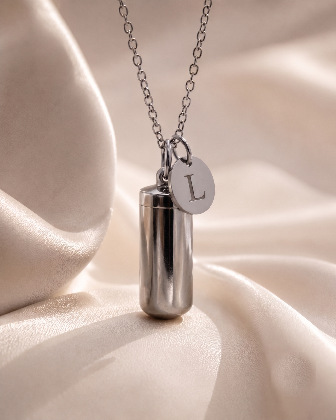 Initial necklace silver L