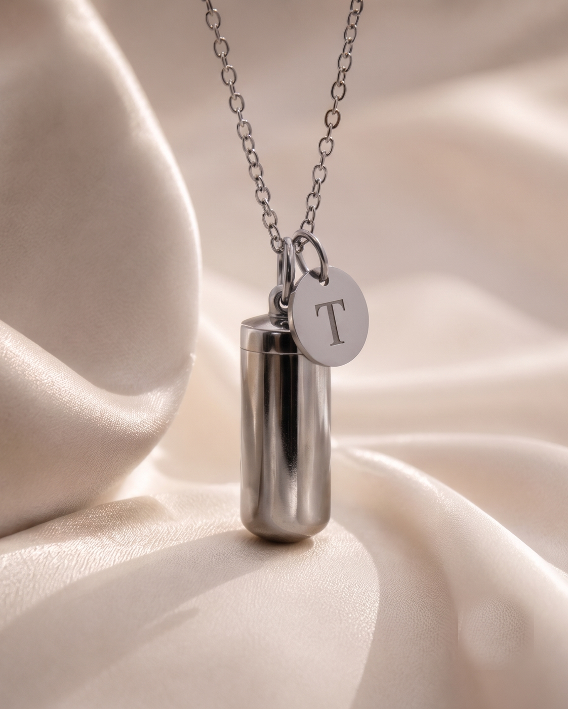 Initial necklace silver T
